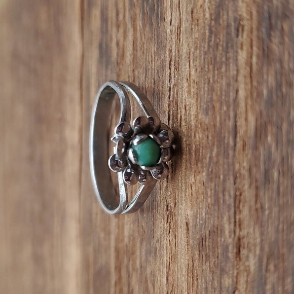 Tribal flower bud turquoise solid silve ring size 8  R274 - Picture 1 of 5